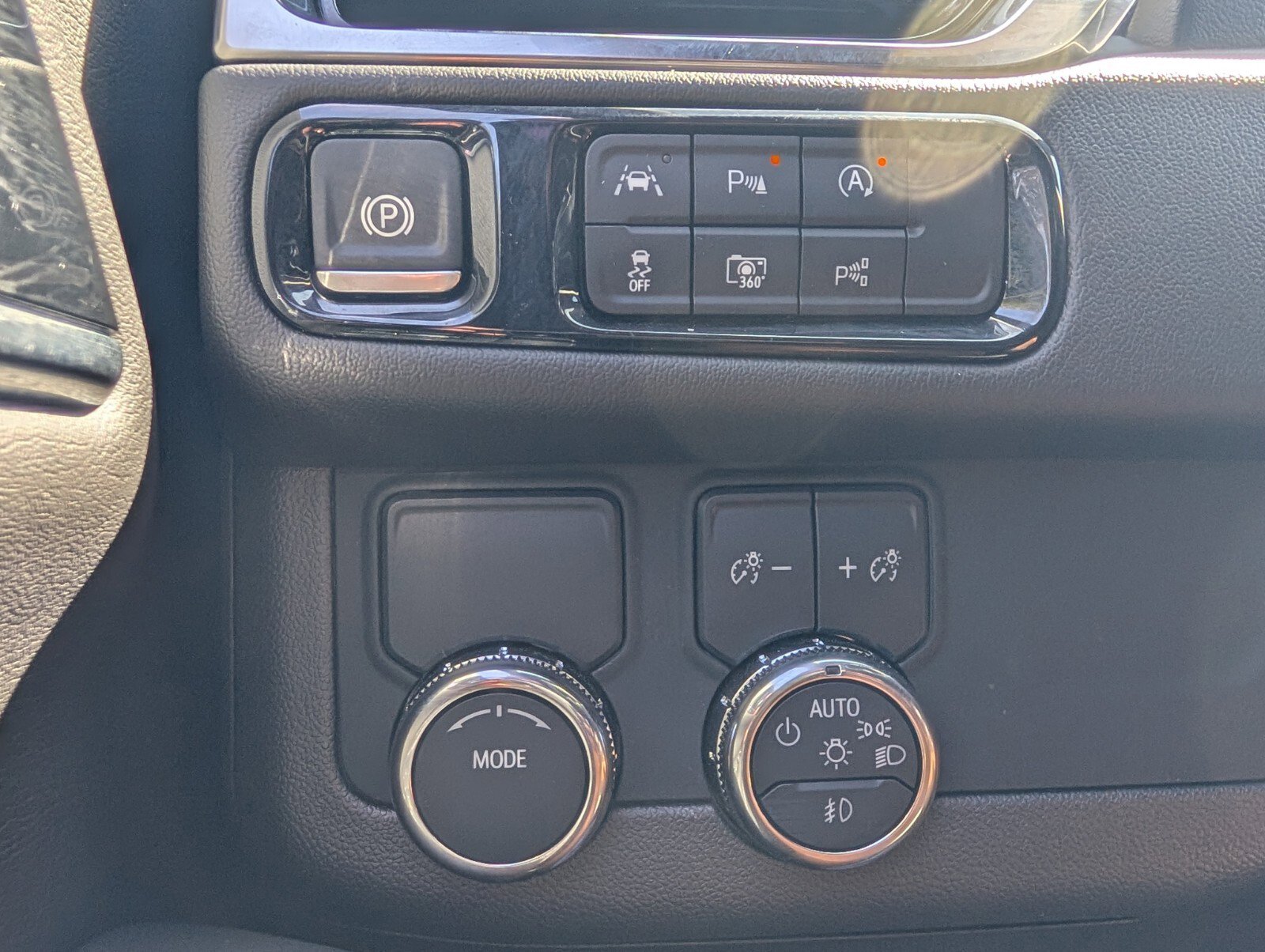 Used 2025 GMC Yukon XL Denali RWD image 33