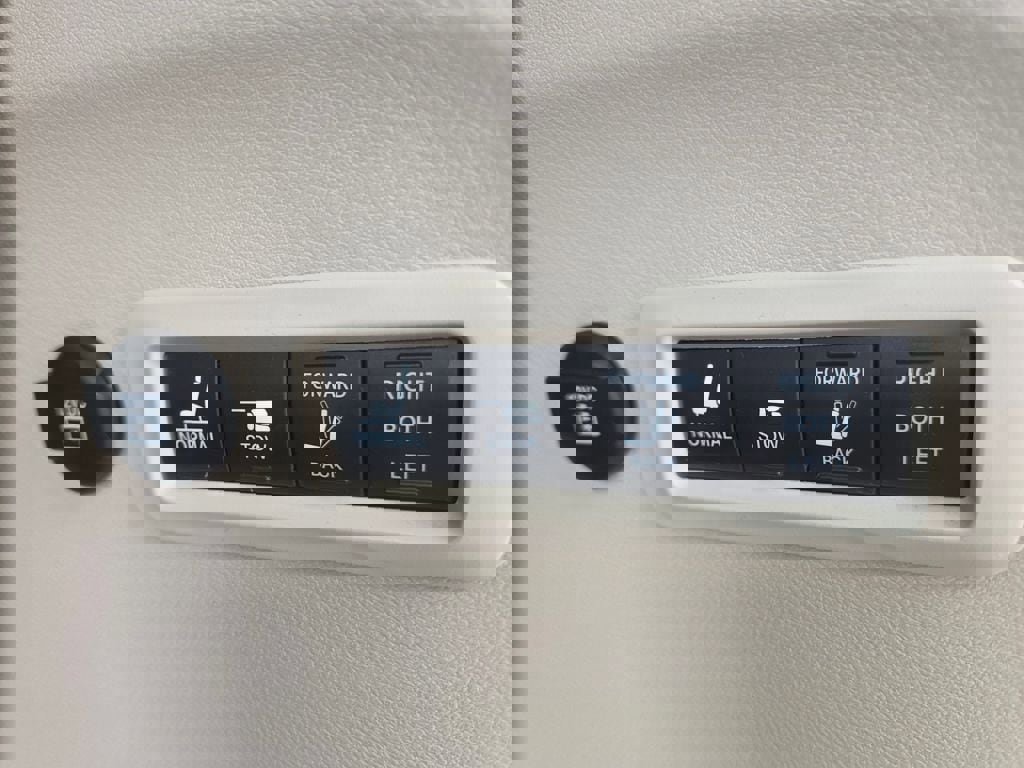 Used 2022 Chrysler Pacifica Limited image 26