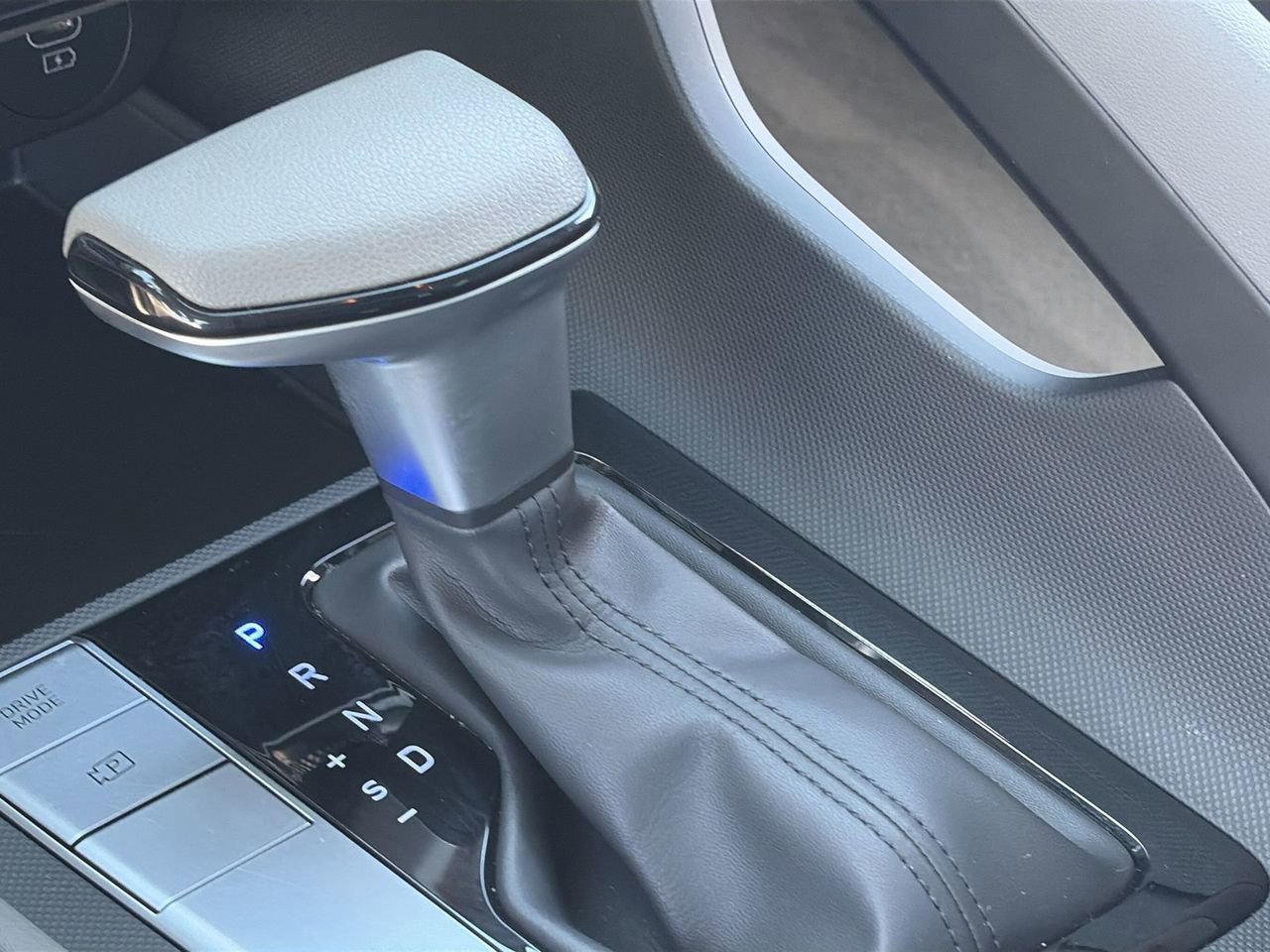 Certified 2024 Hyundai Elantra SE FWD image 28