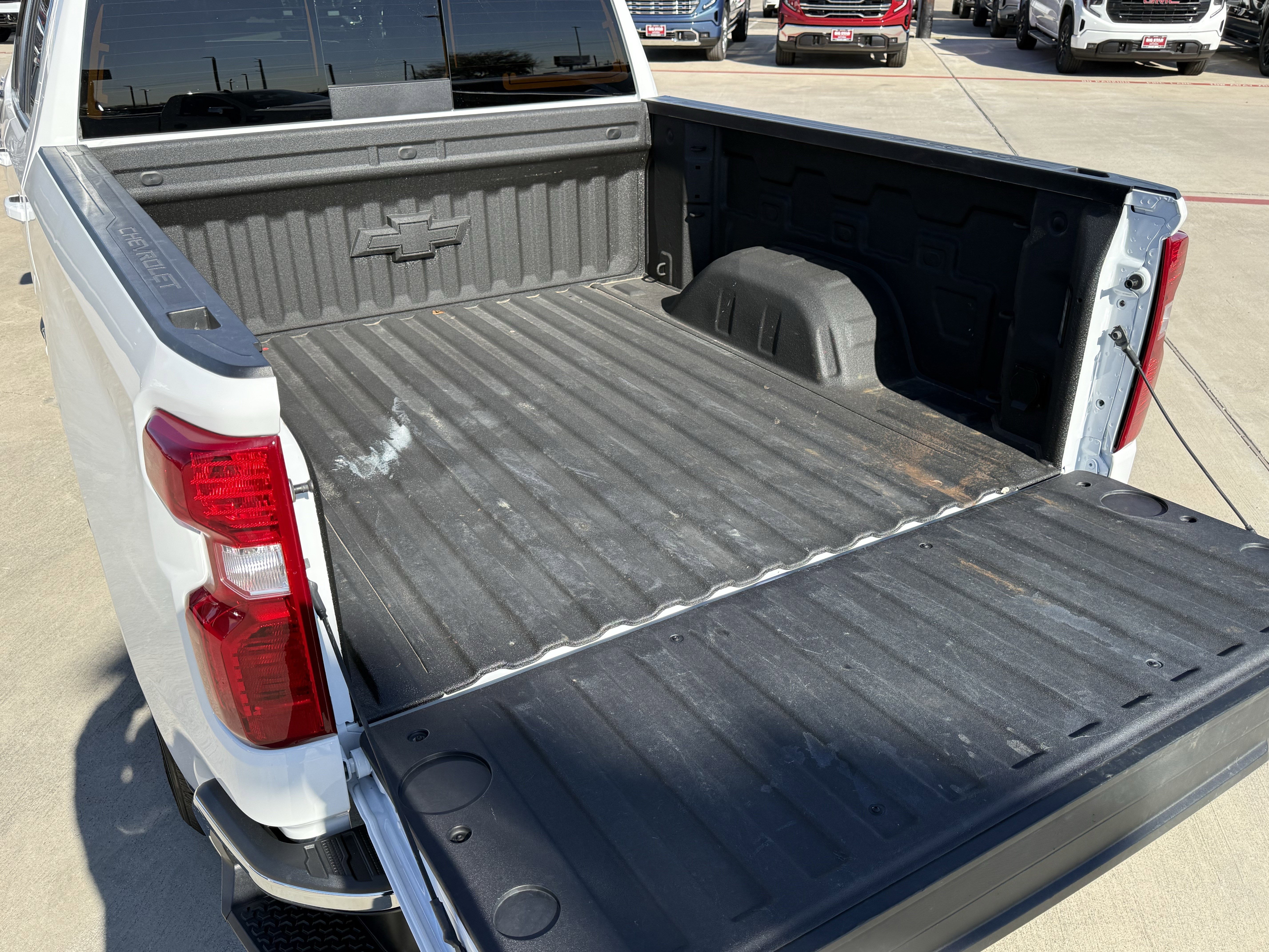 Used 2025 Chevrolet Silverado 1500 LT w/ Leather Package image 29