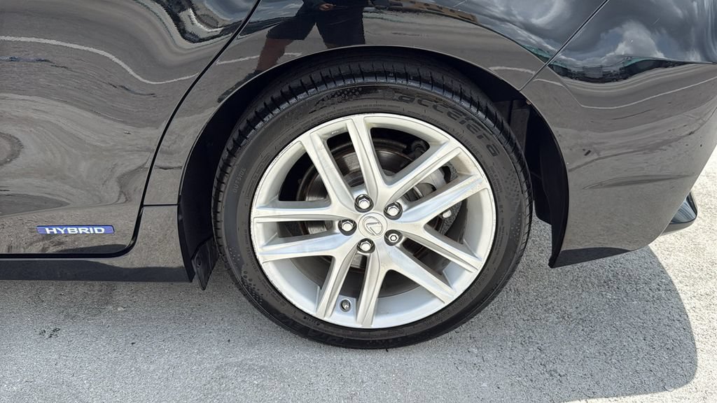 Used 2016 Lexus CT 200h w/ Navigation Package FWD image 18