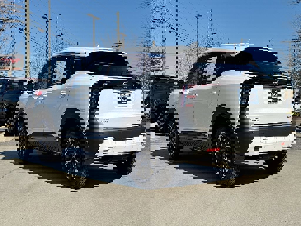 Used 2025 Nissan Kicks SV image 6