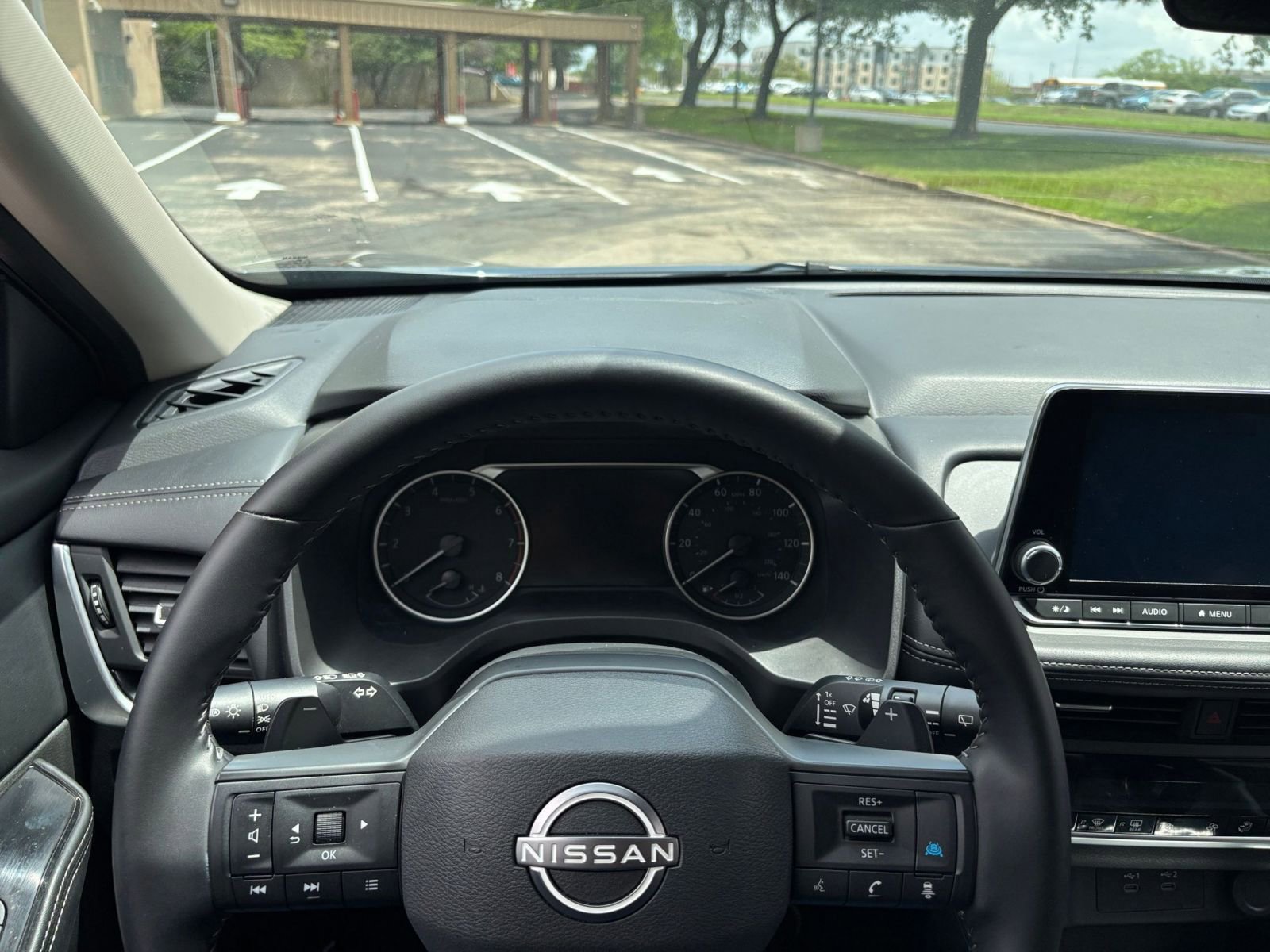 Used 2025 Nissan Rogue SV FWD image 29