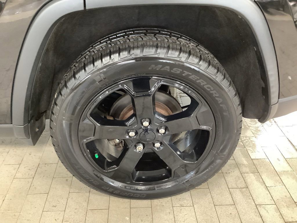 Used 2018 Jeep Grand Cherokee Laredo image 9