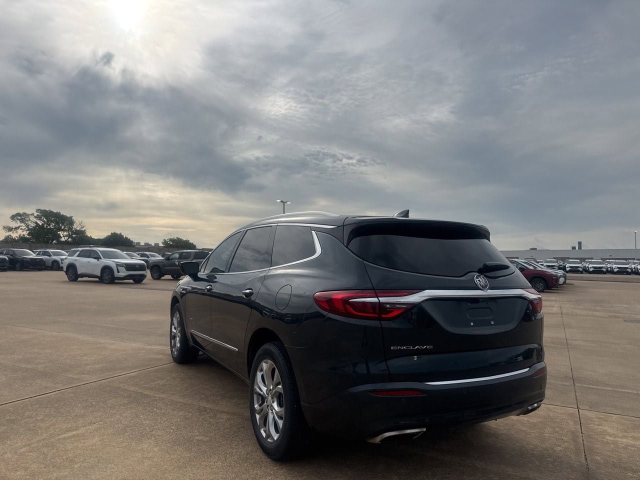 Used 2020 Buick Enclave Avenir w/ Avenir Technology Package FWD image 16