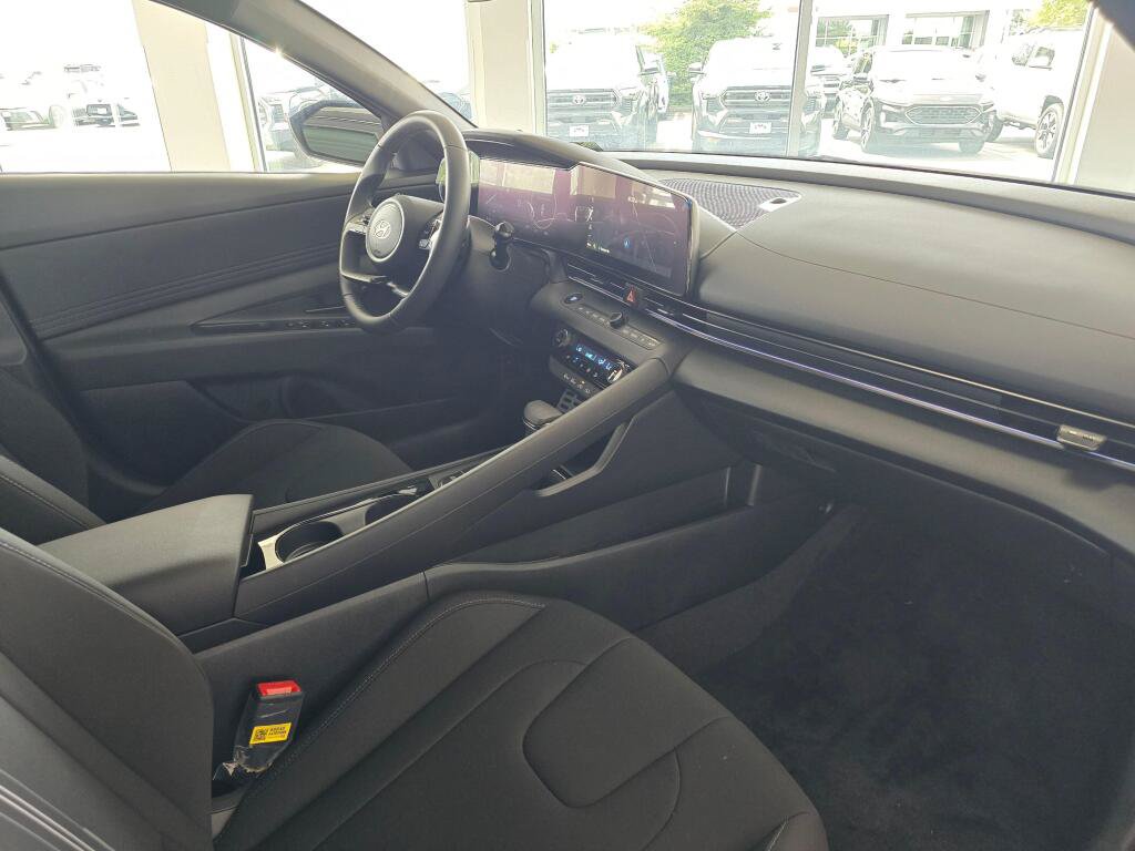 New 2026 Hyundai Elantra SEL FWD image 39