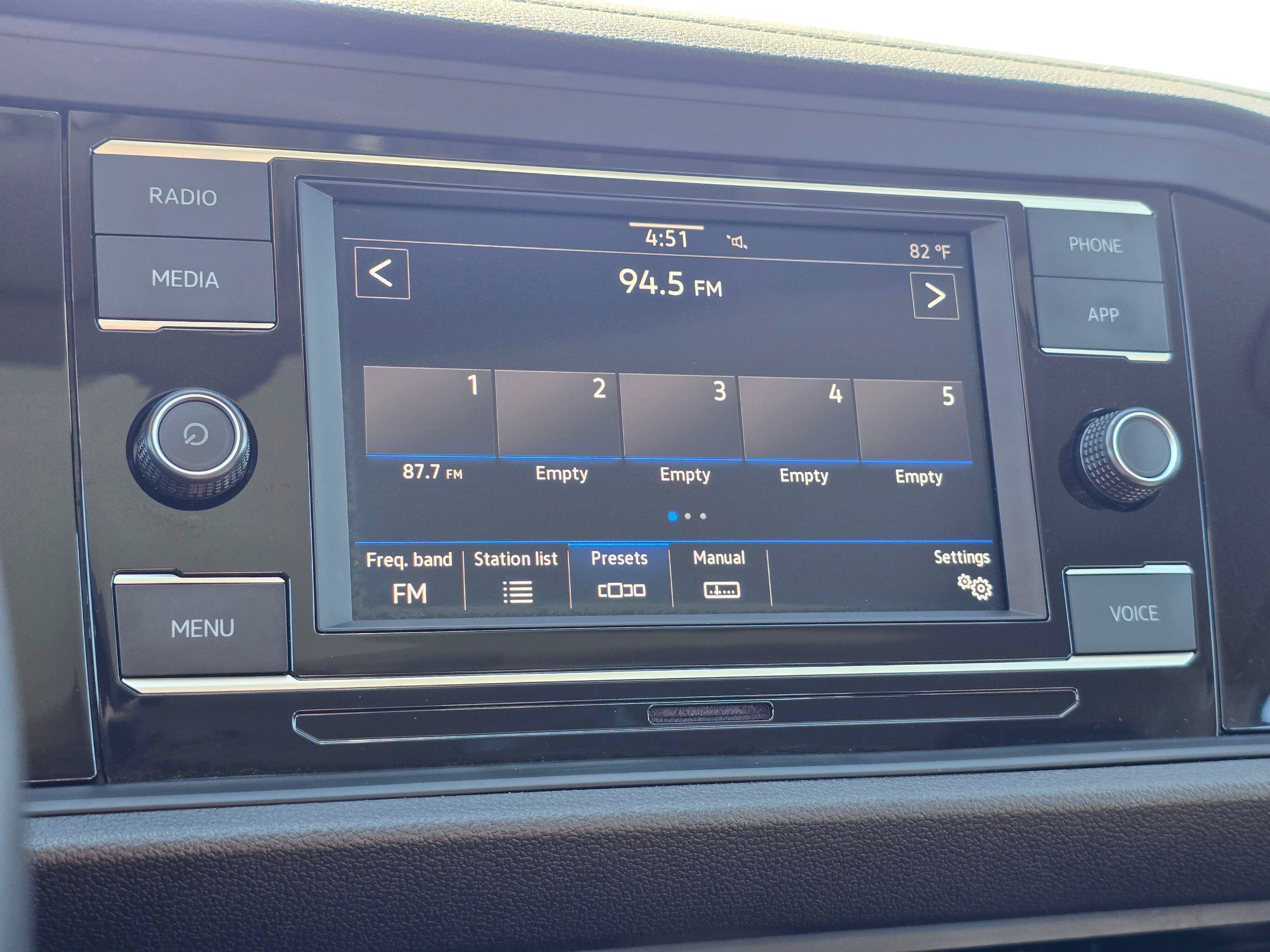 Used 2024 Volkswagen Jetta SE w/ Panoramic Sunroof Package FWD image 22