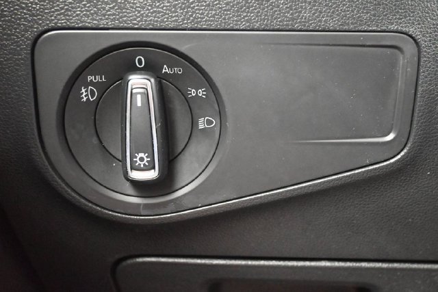 Used 2021 Volkswagen Tiguan SEL AWD/4WD image 29