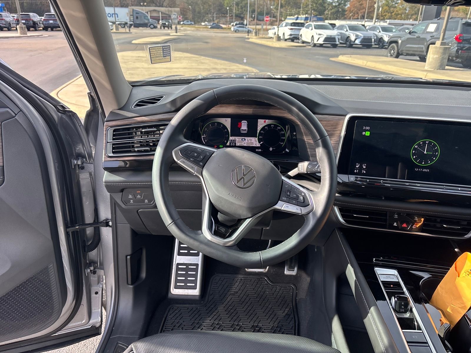 Used 2025 Volkswagen Atlas SEL Premium R-Line image 13