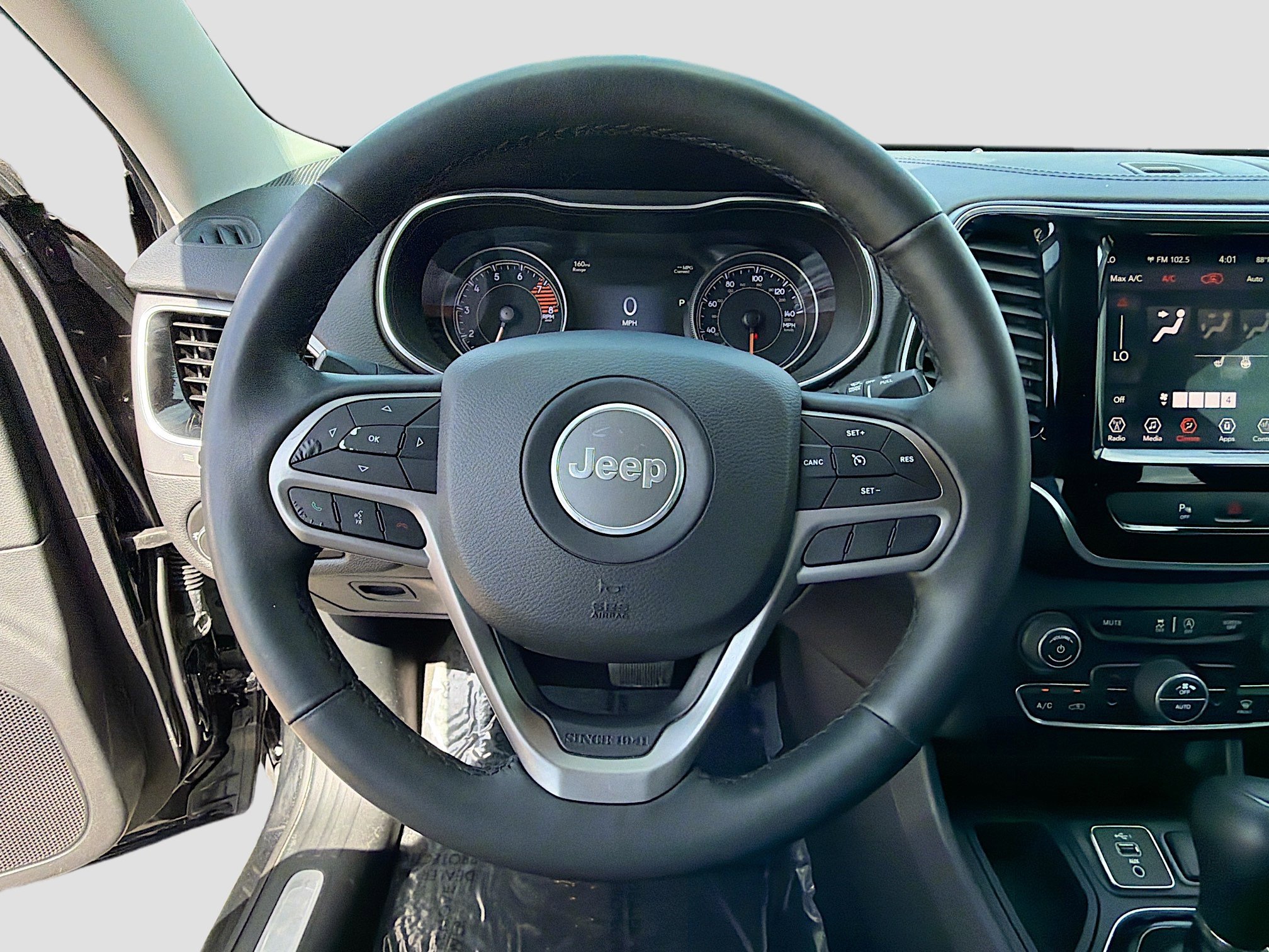 Used 2019 Jeep Cherokee Limited FWD image 37