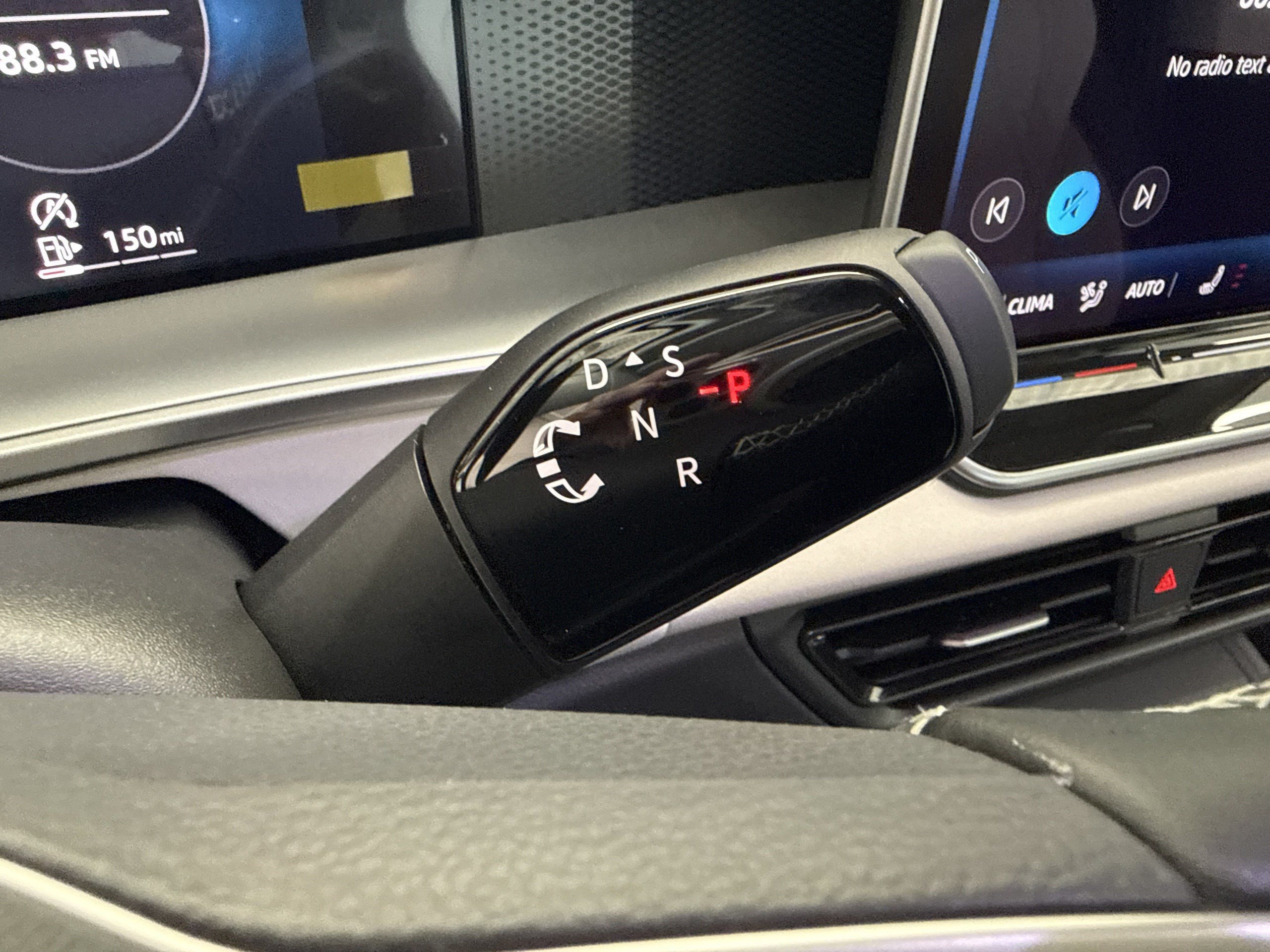 New 2026 Volkswagen Tiguan SE FWD image 17