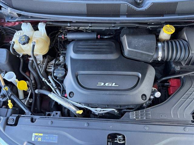 Used 2018 Chrysler Pacifica Touring Plus w/ Tire & Wheel Group FWD image 24