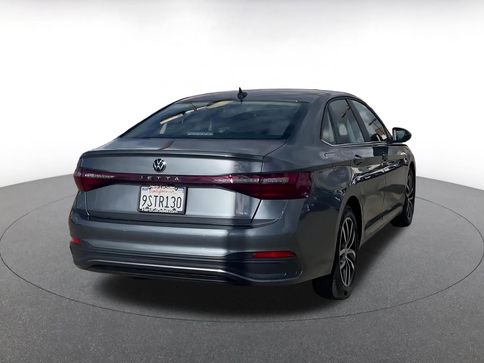 Used 2025 Volkswagen Jetta SE image 14