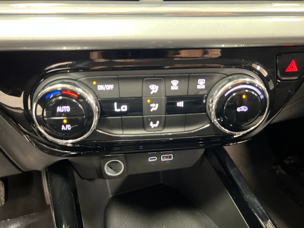 Used 2024 Chevrolet Trax LT FWD image 18