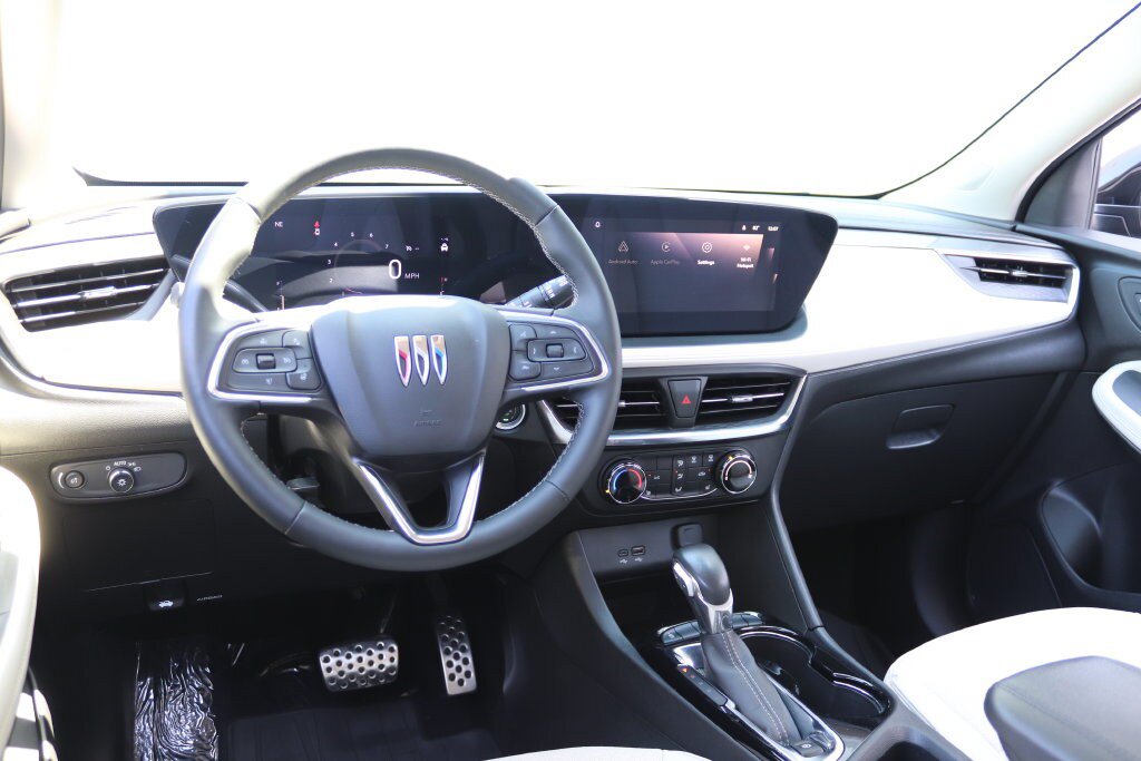 Used 2024 Buick Encore GX Preferred w/ Comfort Package FWD image 3