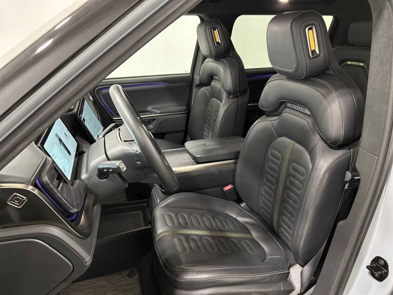 Used 2024 Rivian R1S Adventure image 20