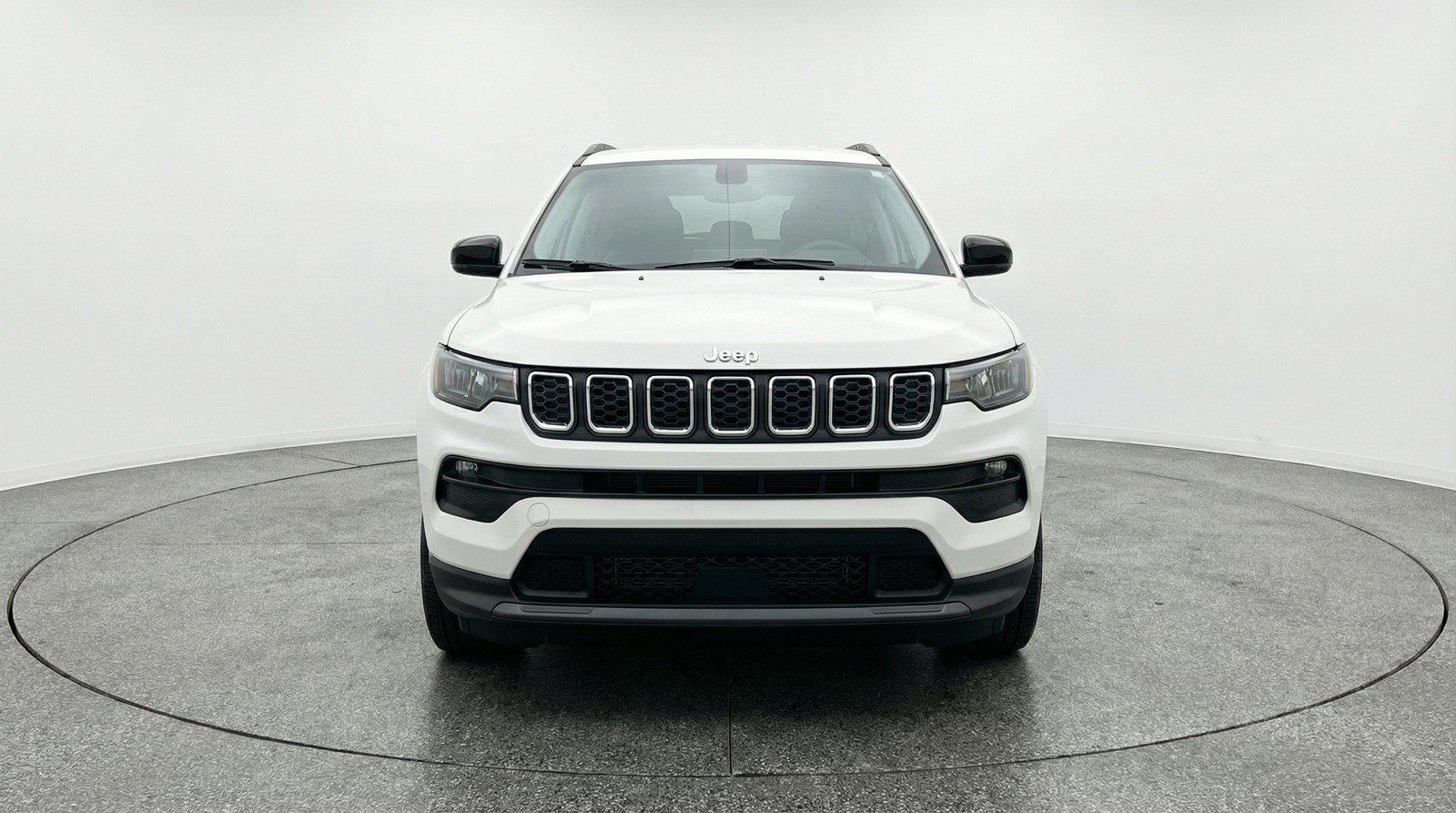 Used 2025 Jeep Compass Latitude AWD/4WD image 2