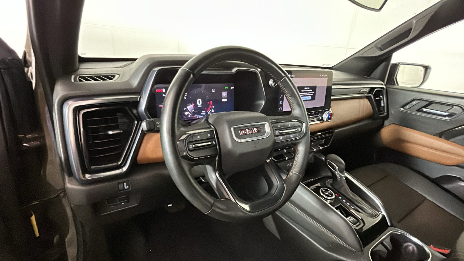 Used 2024 GMC Canyon AT4 w/ AT4 Premium Package AWD/4WD image 16