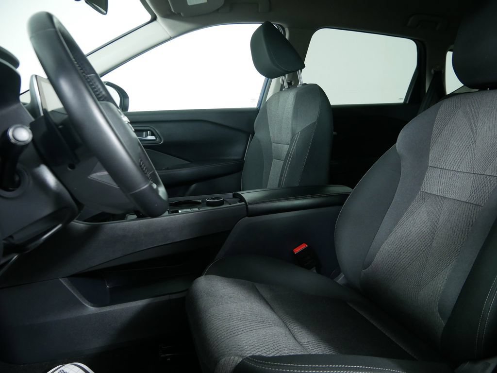 Used 2025 Nissan Rogue SV AWD/4WD image 15