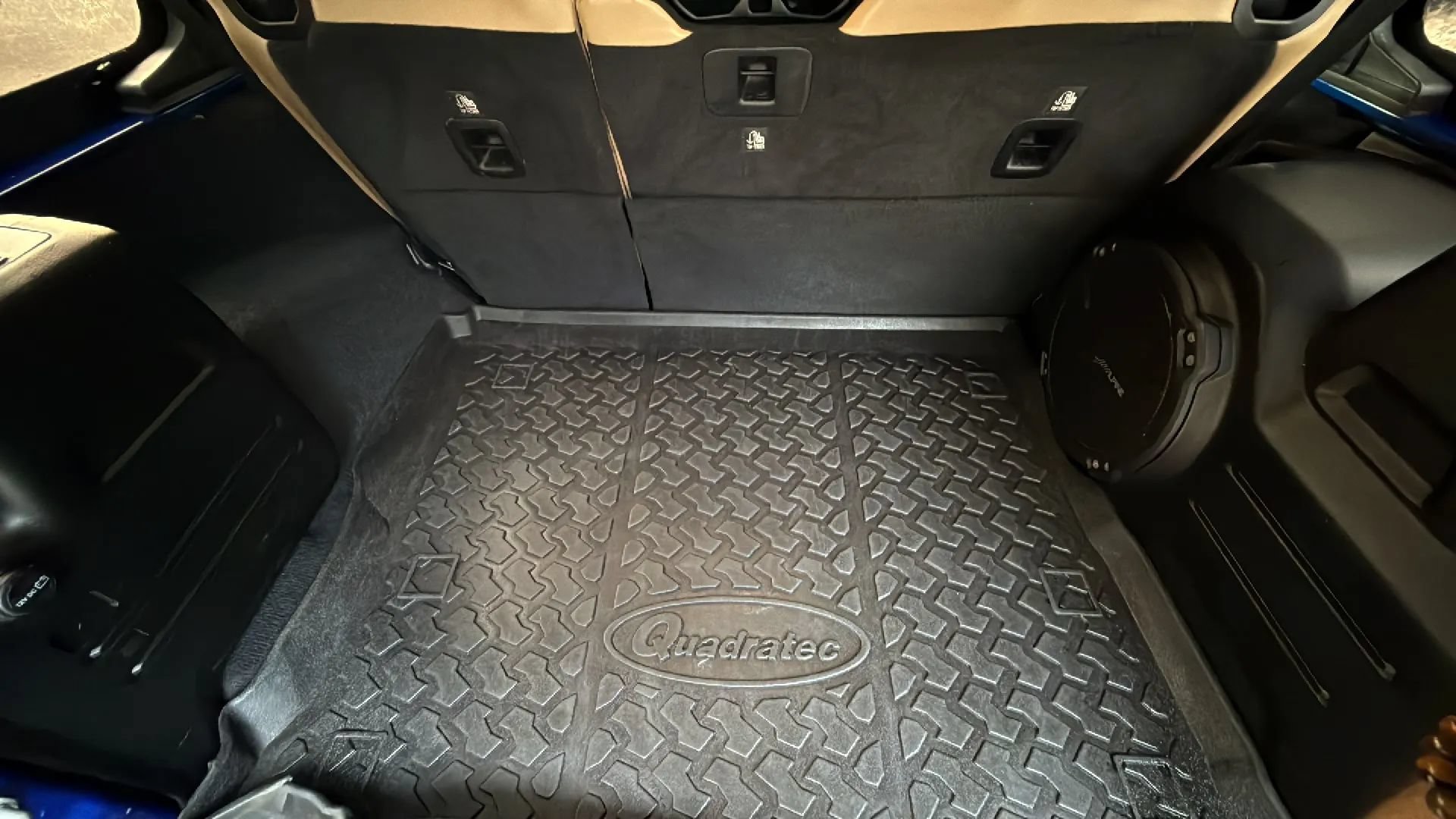 Used 2018 Jeep Wrangler Unlimited Sahara AWD/4WD image 33