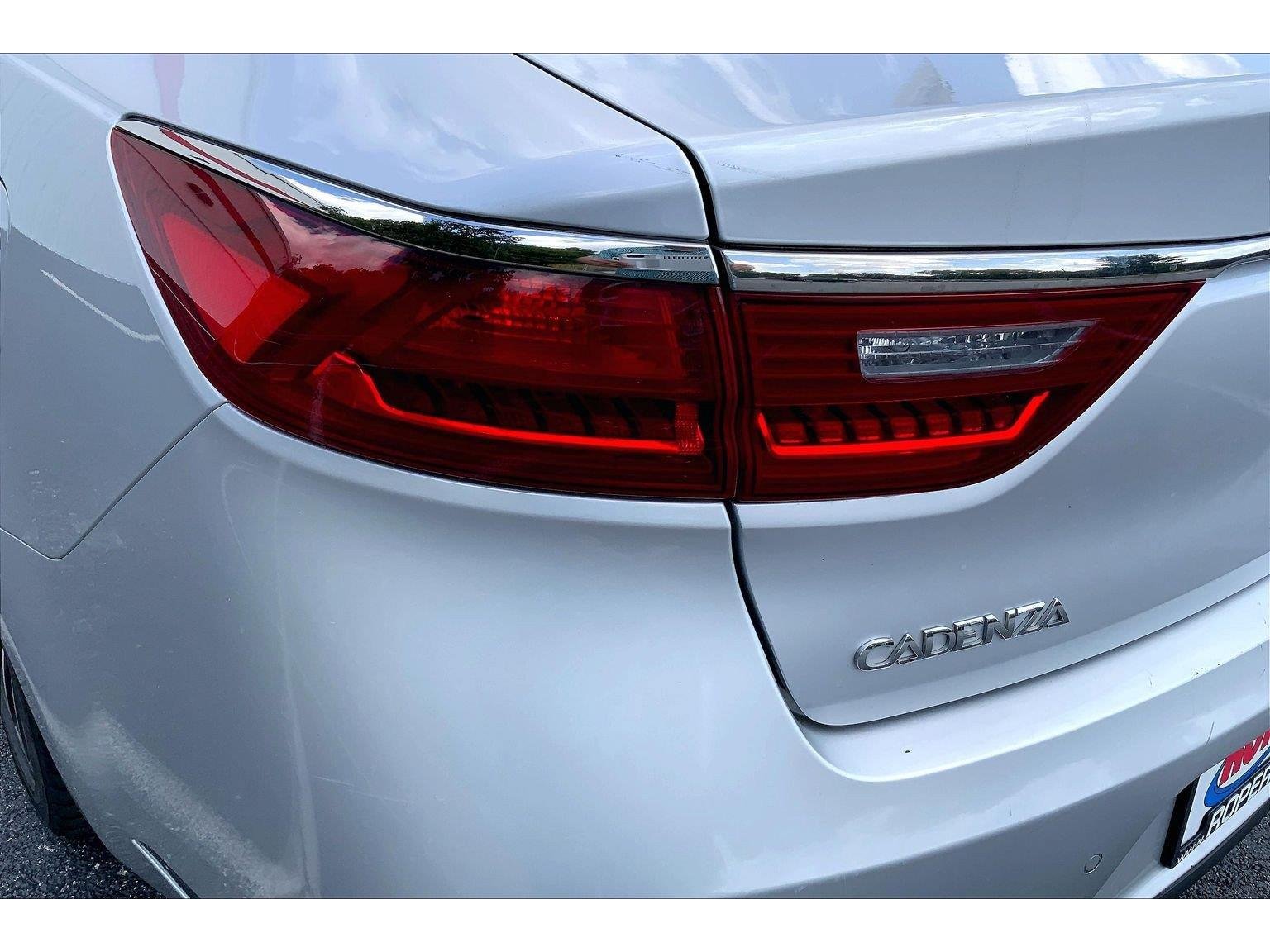 Used 2018 Kia Cadenza Premium w/ Luxury Package FWD image 26
