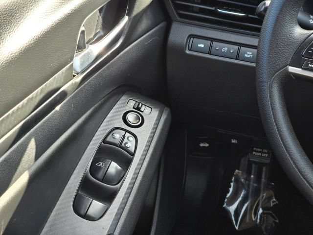 Used 2022 Nissan Altima 2.5 S FWD image 19