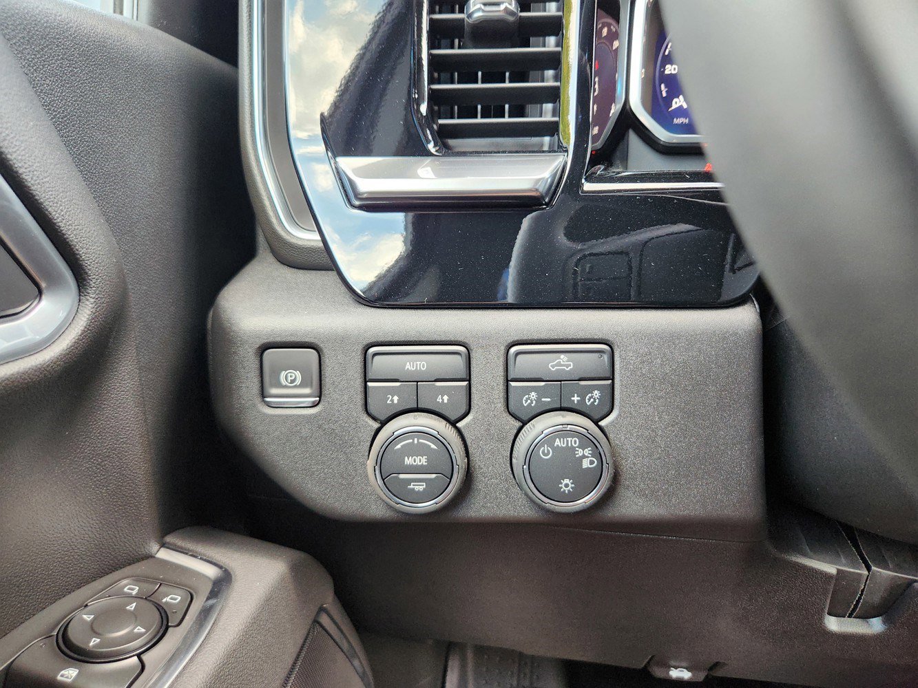 New 2026 Chevrolet Silverado 1500 LT w/ Protection Package image 15