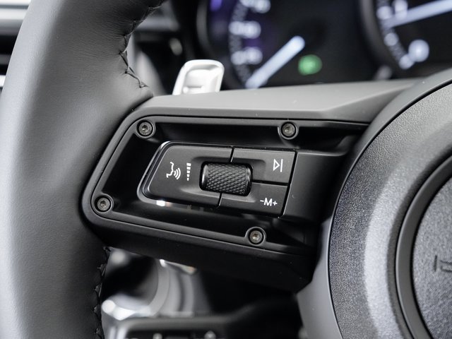 Used 2025 Porsche Macan image 13