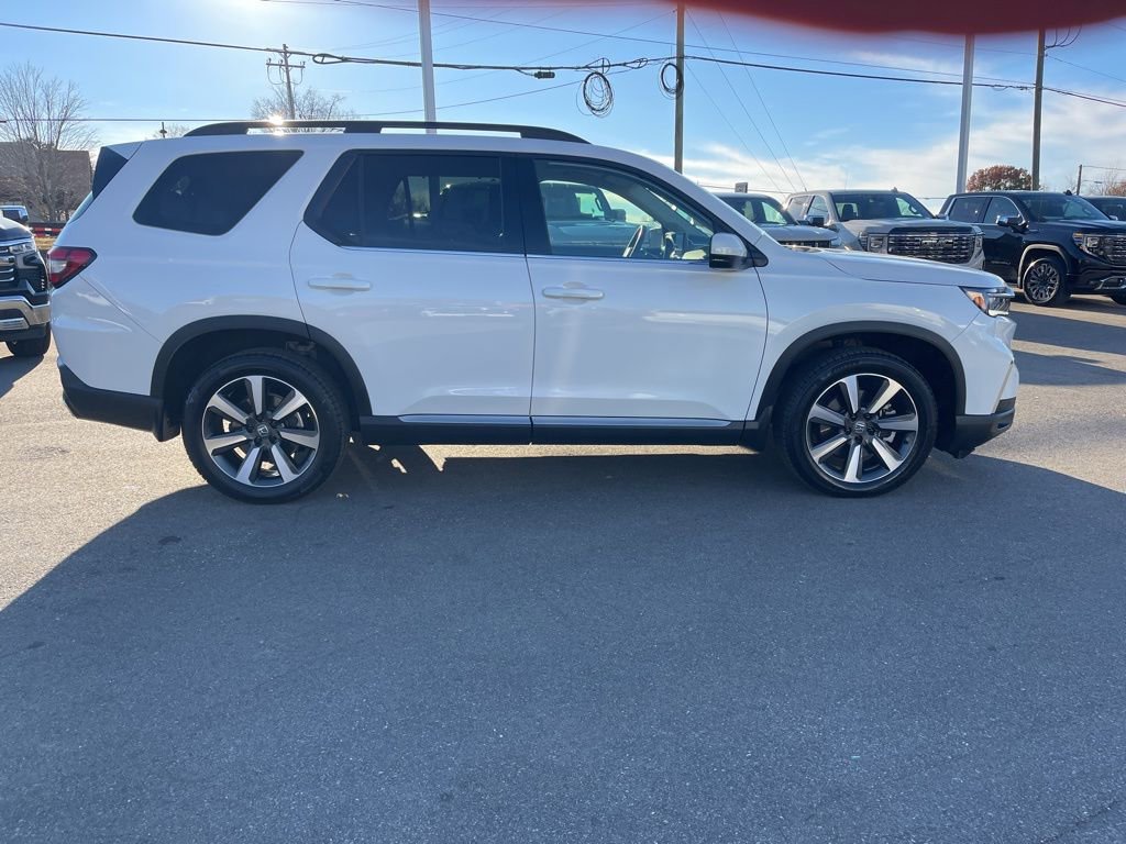 Used 2025 Honda Pilot Touring image 6