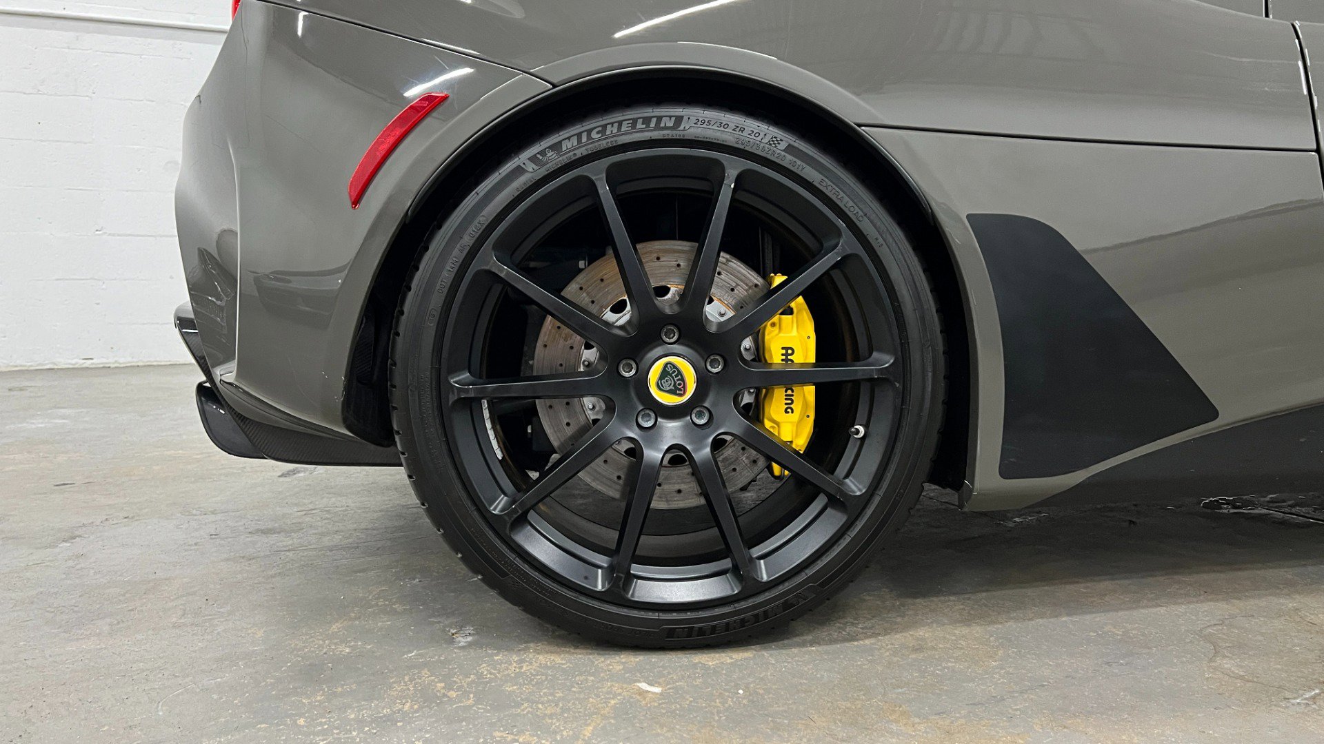 Used 2021 Lotus Evora image 28