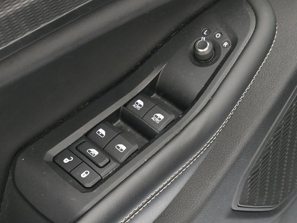 Used 2023 Jeep Grand Cherokee Altitude AWD/4WD image 21