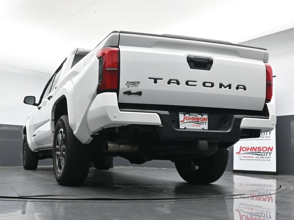 Used 2024 Toyota Tacoma TRD Sport AWD/4WD image 39