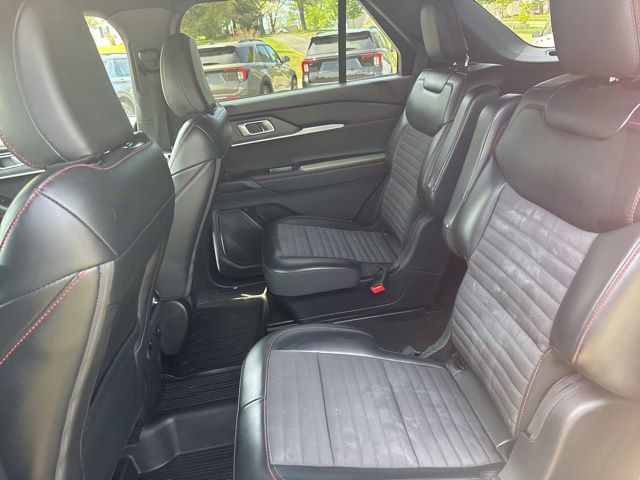 Used 2025 Ford Explorer ST-Line AWD/4WD image 9