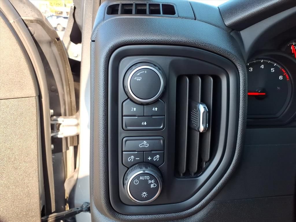 Used 2025 Chevrolet Silverado 2500 Custom w/ Custom Convenience Package AWD/4WD image 8