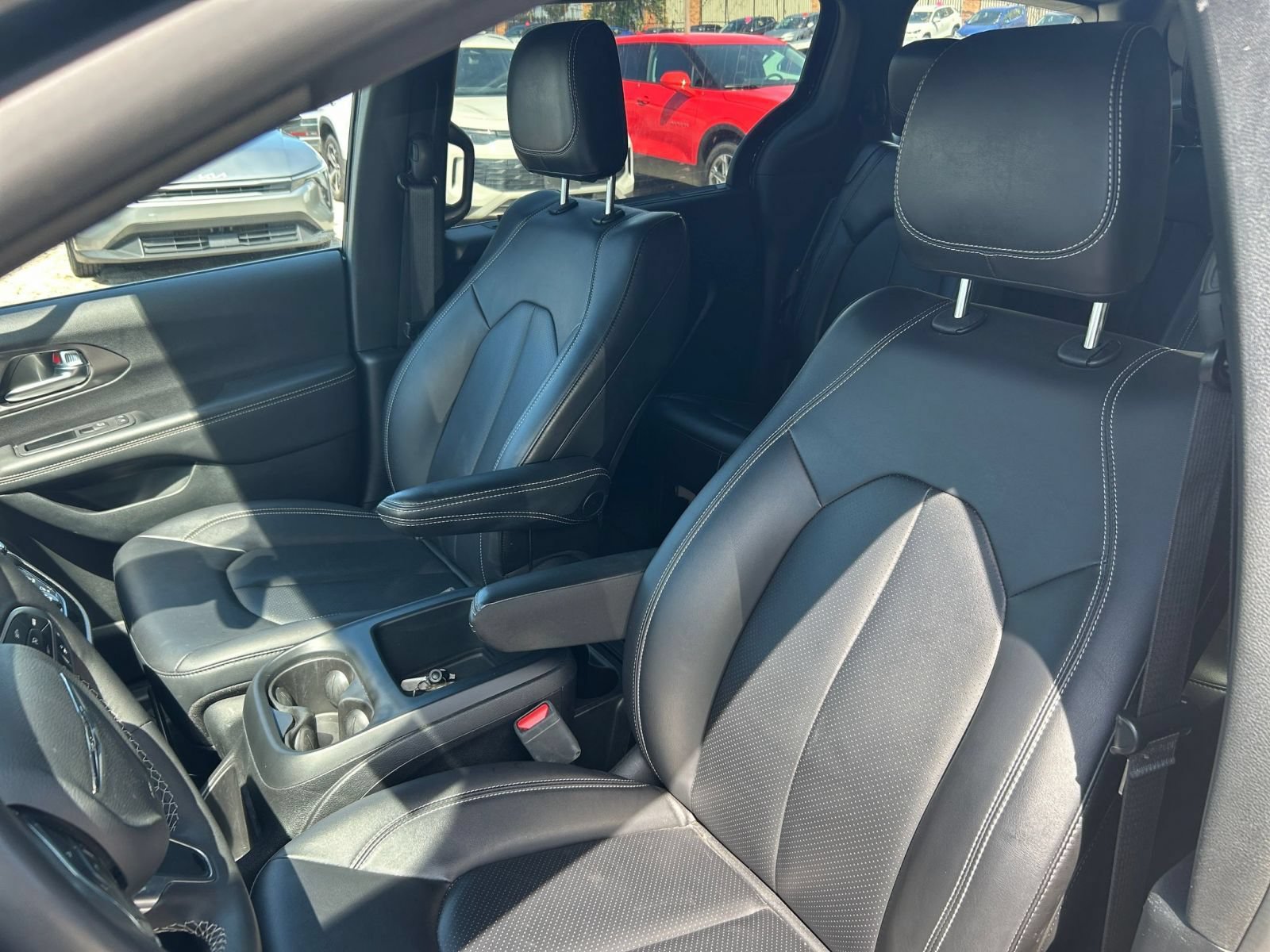 Used 2025 Chrysler Pacifica Select FWD image 33