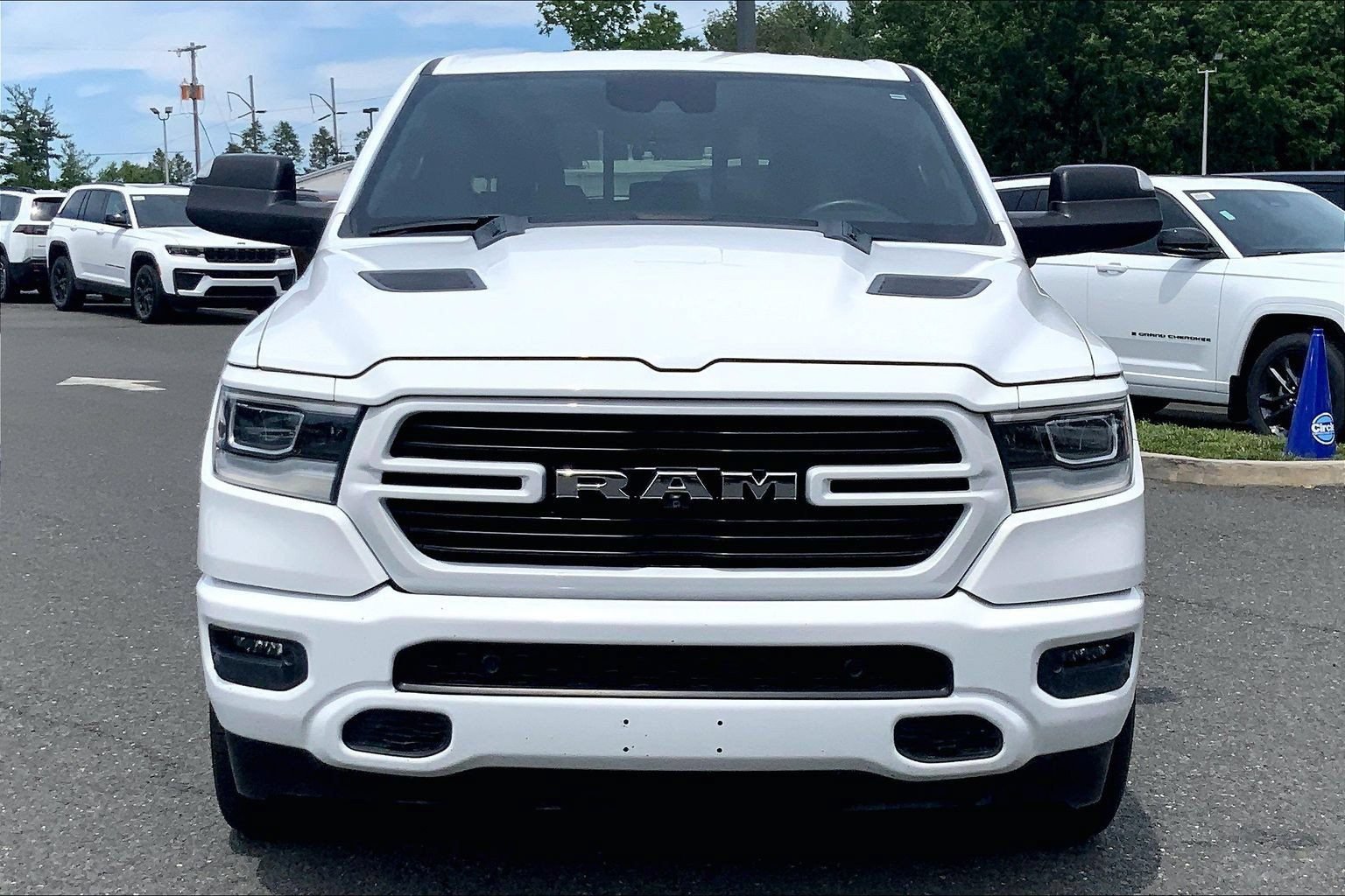 Used 2024 RAM 1500 Laramie AWD/4WD image 3