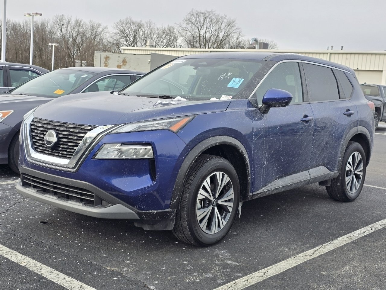 Used 2023 Nissan Rogue SV image 3