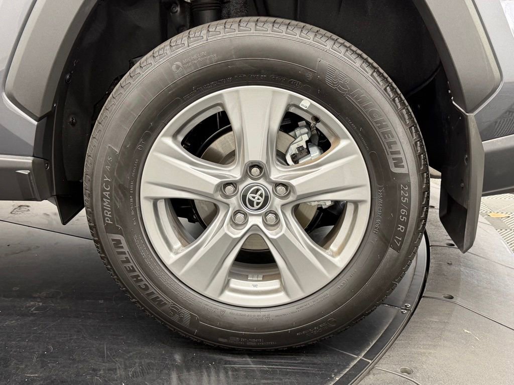 Used 2025 Toyota RAV4 XLE w/ Convenience Package FWD image 17