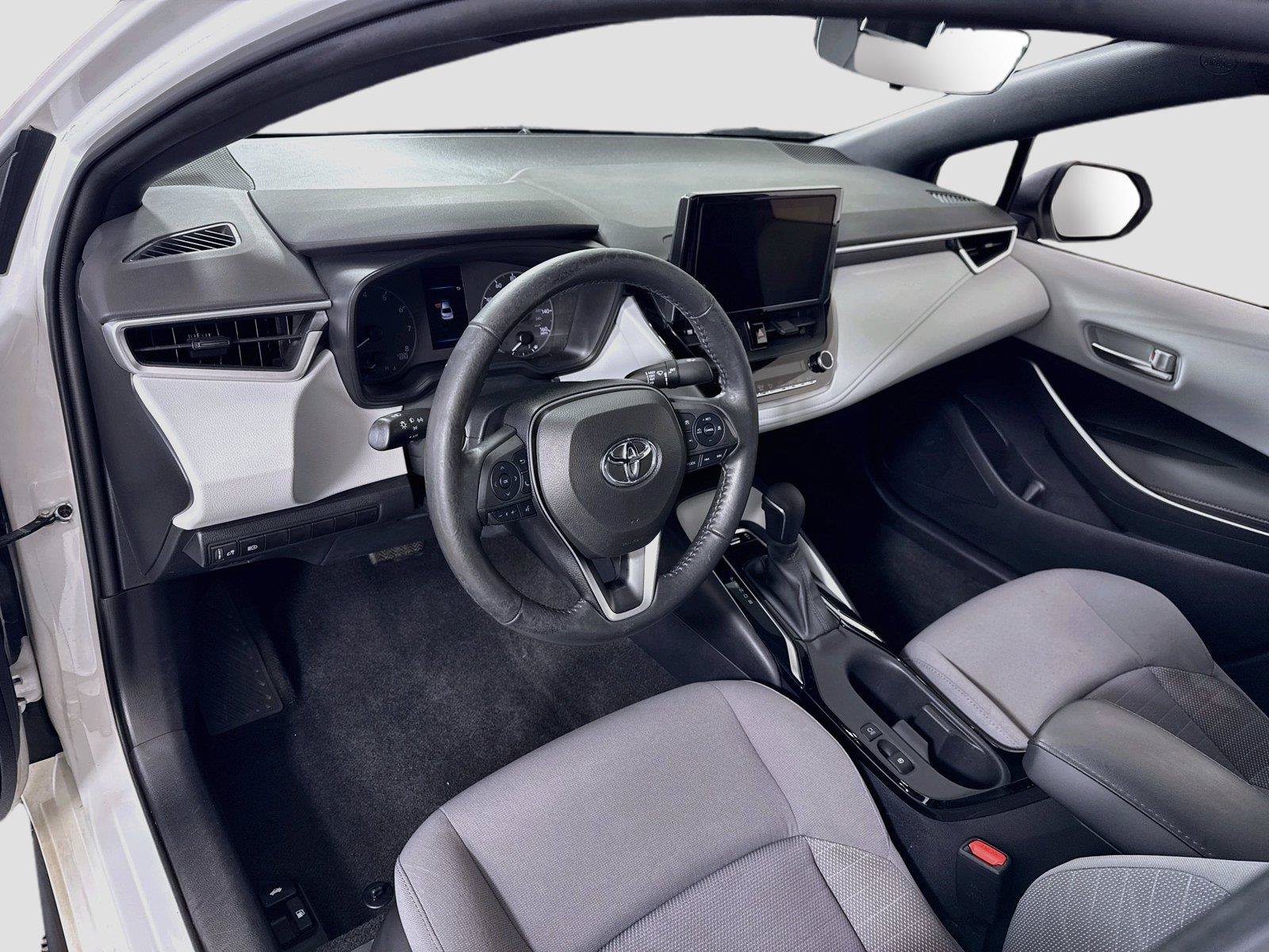 Used 2023 Toyota Corolla SE w/ Carpet Mat Package (TMS) FWD image 3