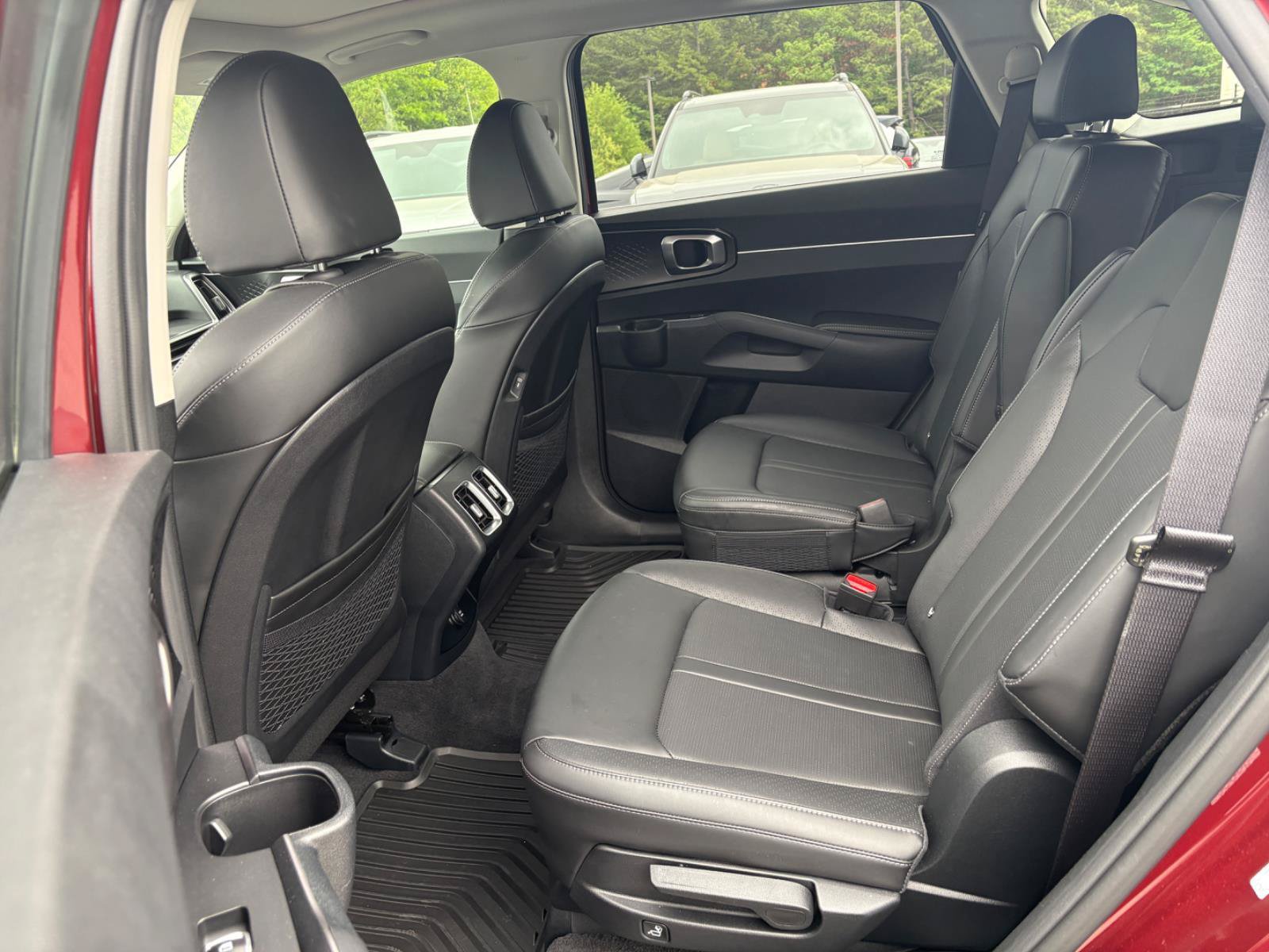 Used 2025 Kia Sorento EX w/ Panoramic Sunroof Package FWD image 17