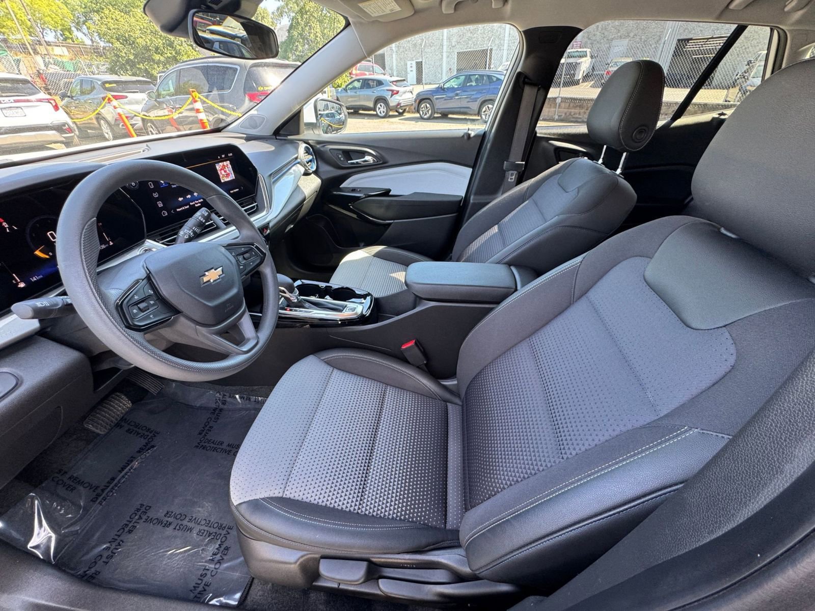Used 2025 Chevrolet Trax LT image 25