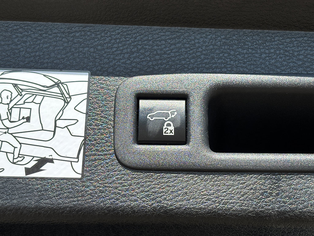 Certified 2024 Toyota Sienna XSE w/ XSE Plus Package FWD image 8