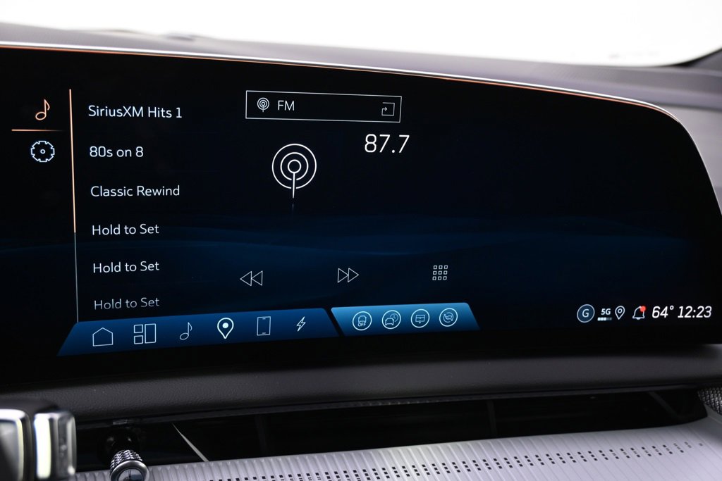 New 2025 Cadillac Optiq Sport 2 w/ LPO, ONYX Package image 26