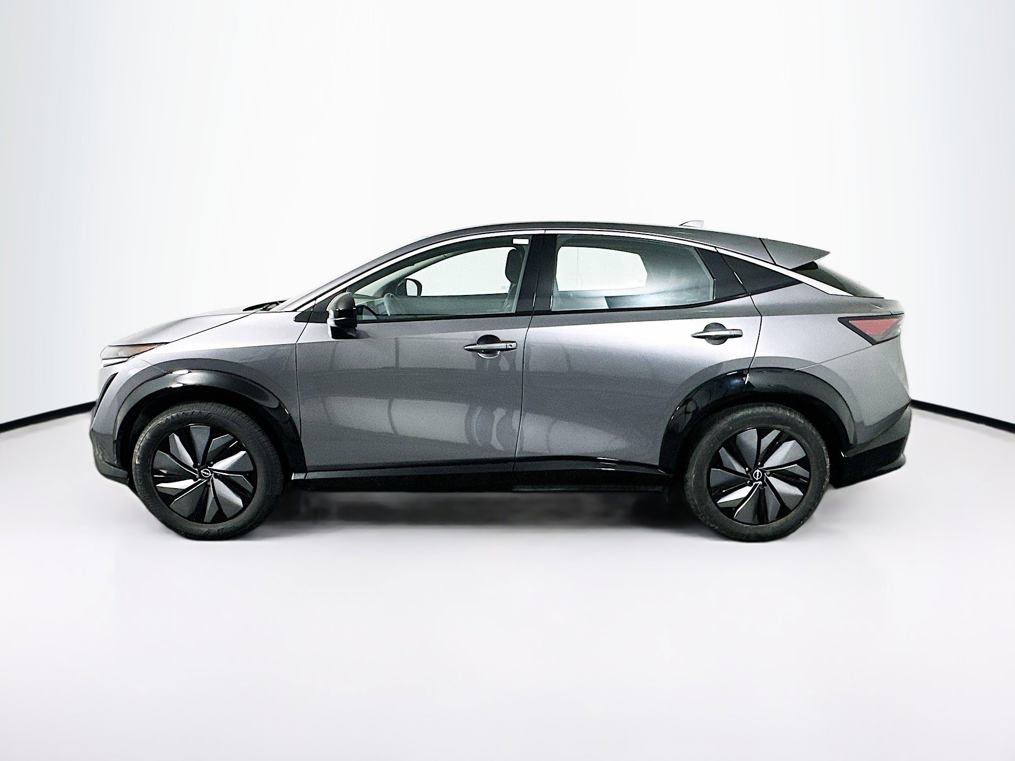 Used 2023 Nissan Ariya FWD image 4