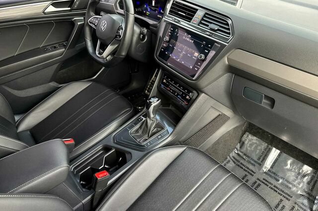 Used 2024 Volkswagen Tiguan SE R-Line FWD image 17