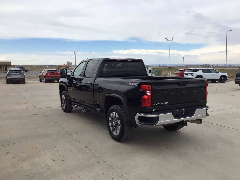 Used 2023 Chevrolet Silverado 3500 LT w/ Convenience Package AWD/4WD image 3