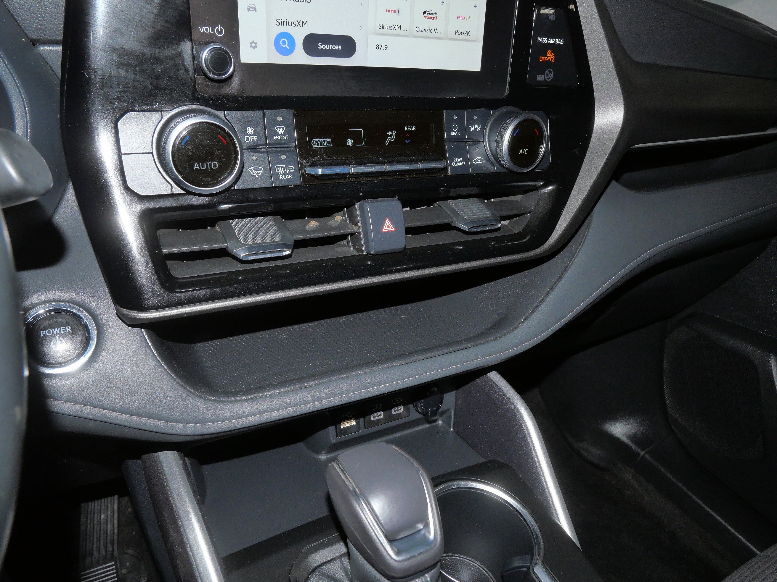 Used 2023 Toyota Highlander LE AWD/4WD image 24