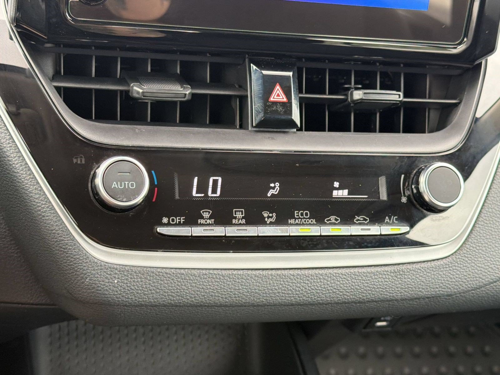 Used 2025 Toyota Corolla LE FWD image 29