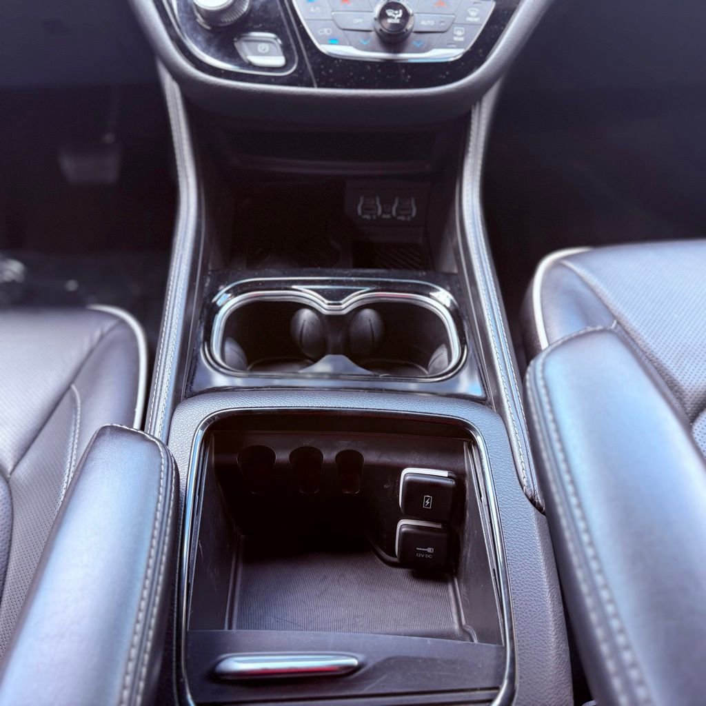 Used 2025 Chrysler Pacifica Limited image 15