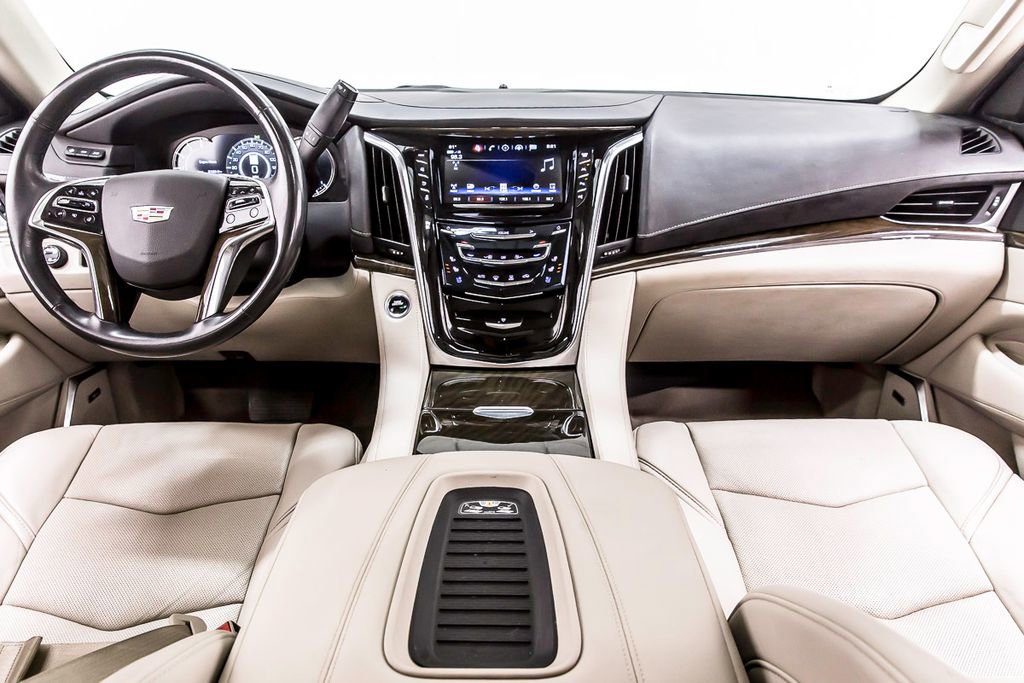 Used 2020 Cadillac Escalade Premium Luxury image 25